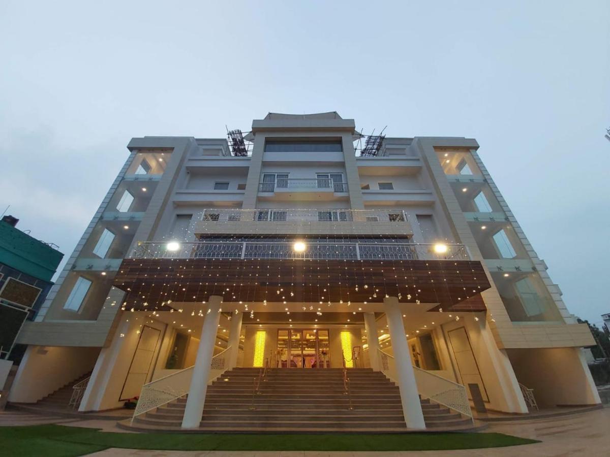 Acco Grand Hotel Lucknow Eksteriør billede